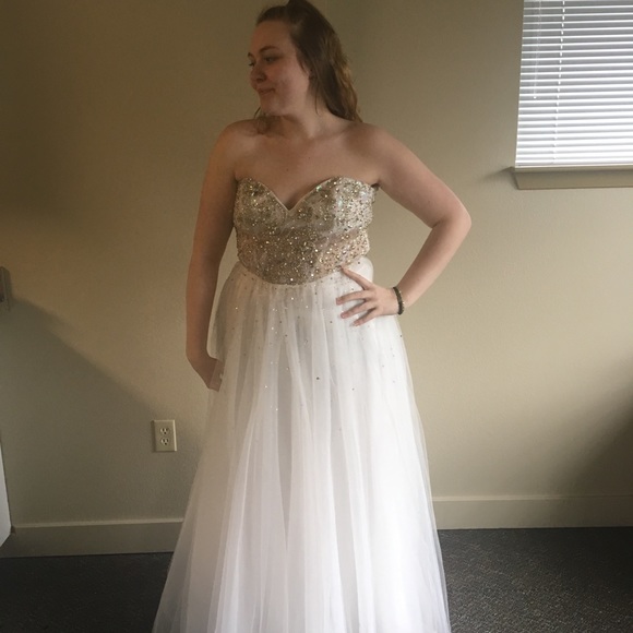 Prom dress - Picture 2 of 5